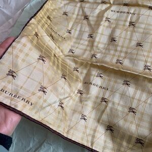 Burberry Checkered Scarf brandnew used store display #4 darker color in person